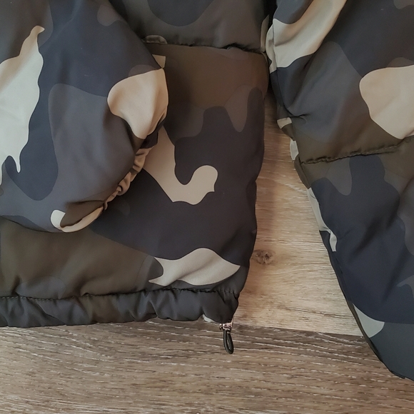 H&M | Camo Puffer Jacket - Picture 9 of 13